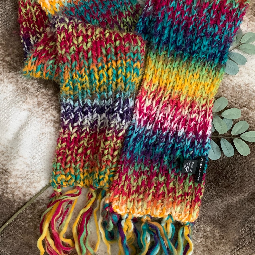 🌈 New York & Co Rainbow Fuzzy Knit Scarf🧣✨